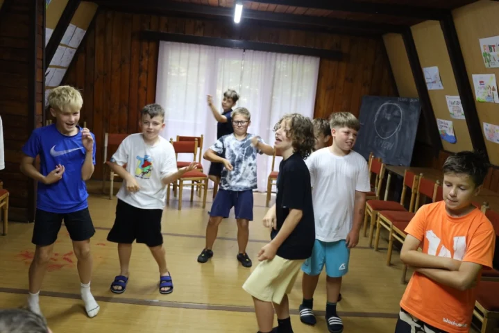 deti v letnom tábore Fantázia – 2. fantastický turnus 2026, 7. deň, Príprava na festival – fotka 24 z 46
