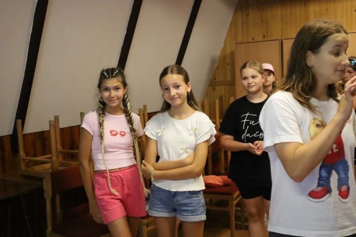 deti v letnom tábore Fantázia – 2. fantastický turnus 2026, 7. deň, Príprava na festival – fotka 19 z 46