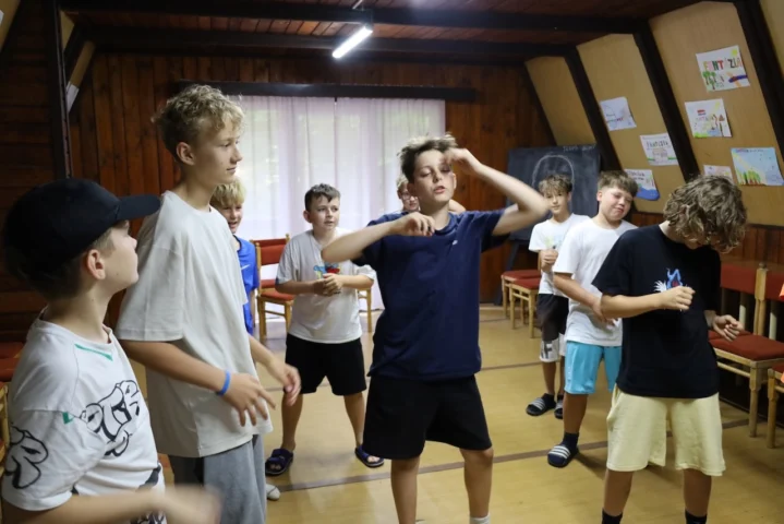 deti v letnom tábore Fantázia – 2. fantastický turnus 2026, 7. deň, Príprava na festival – fotka 23 z 46