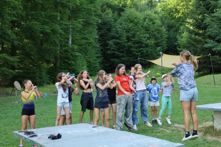 deti v letnom tábore Fantázia – 2. fantastický turnus 2026, 7. deň, Príprava na festival – fotka 16 z 46