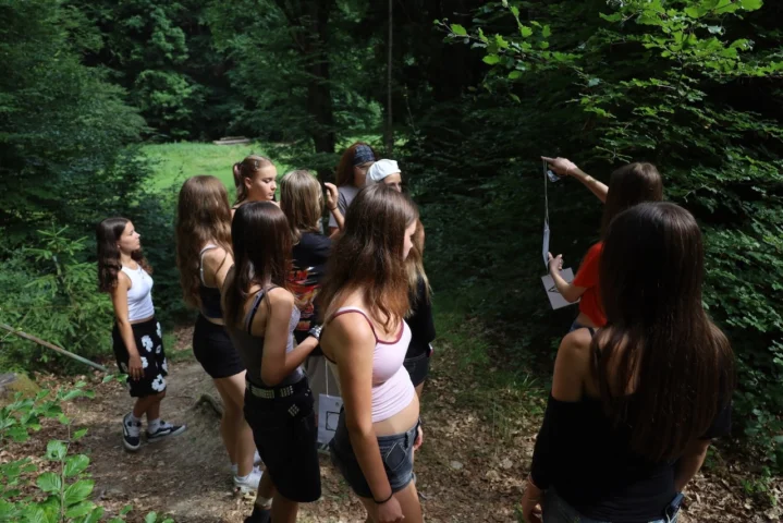 deti v letnom tábore Fantázia – 2. fantastický turnus 2026, 5. deň, Začarovaný les – fotka 54 z 57