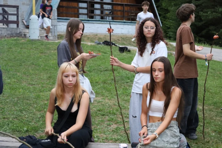 deti v letnom tábore Fantázia – 2. fantastický turnus 2026, 5. deň, Opekačka – fotka 34 z 65