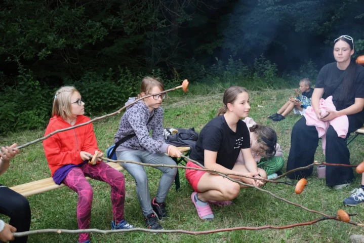 deti v letnom tábore Fantázia – 2. fantastický turnus 2026, 5. deň, Opekačka – fotka 23 z 65