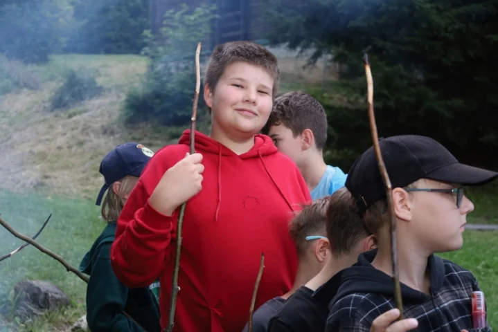deti v letnom tábore Fantázia – 2. fantastický turnus 2026, 5. deň, Opekačka – fotka 2 z 65