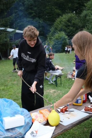 deti v letnom tábore Fantázia – 2. fantastický turnus 2026, 5. deň, Opekačka – fotka 61 z 65