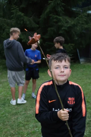 deti v letnom tábore Fantázia – 2. fantastický turnus 2026, 5. deň, Opekačka – fotka 31 z 65