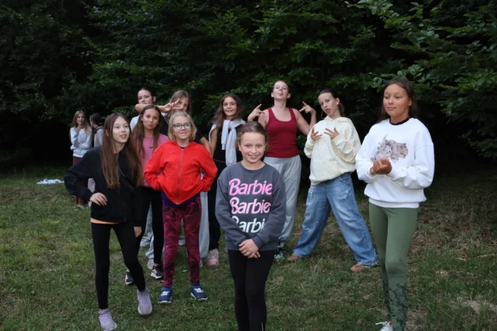 deti v letnom tábore Fantázia – 2. fantastický turnus 2026, 5. deň, Opekačka – fotka 63 z 65