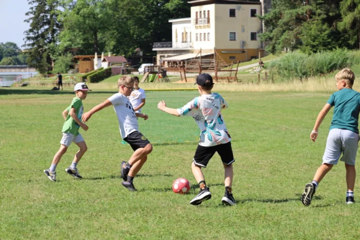 deti v letnom tábore Fantázia – 2. fantastický turnus 2026, 5. deň, Fantastické kluby dopoludnia – fotka 16 z 93