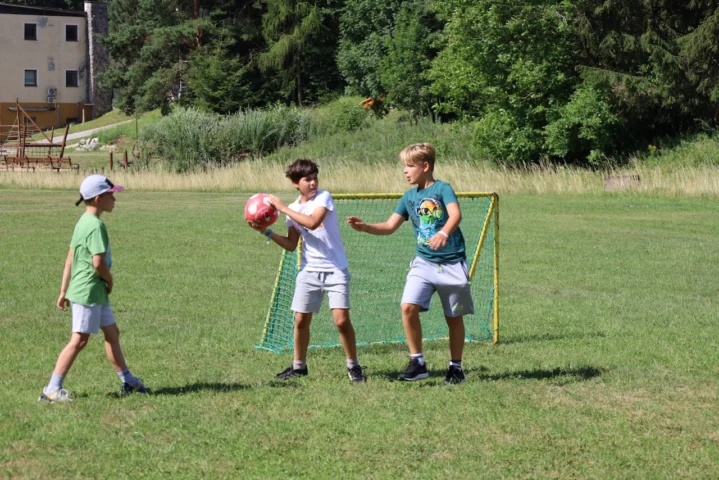 deti v letnom tábore Fantázia – 2. fantastický turnus 2026, 5. deň, Fantastické kluby dopoludnia – fotka 14 z 93