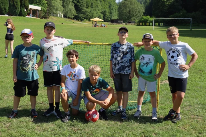 deti v letnom tábore Fantázia – 2. fantastický turnus 2026, 5. deň, Fantastické kluby dopoludnia – fotka 15 z 93
