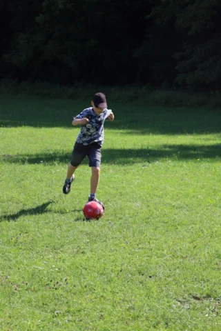 deti v letnom tábore Fantázia – 2. fantastický turnus 2026, 5. deň, Fantastické kluby dopoludnia – fotka 11 z 93