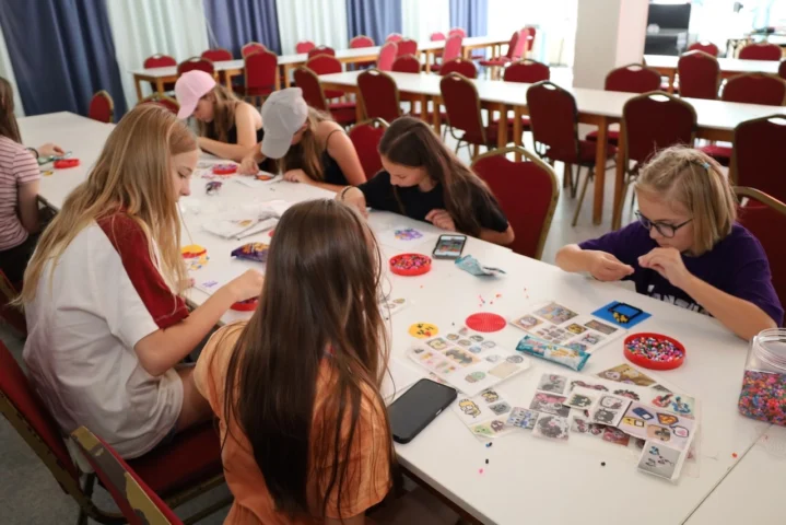 deti v letnom tábore Fantázia – 2. fantastický turnus 2026, 5. deň, Fantastické kluby dopoludnia – fotka 76 z 93