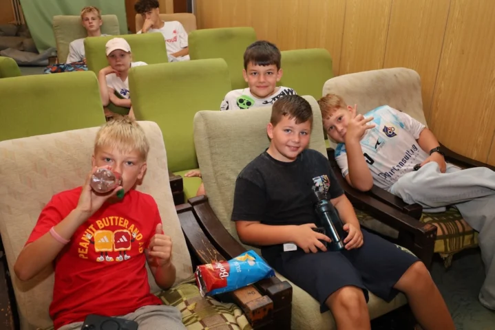 deti v letnom tábore Fantázia – 2. fantastický turnus 2026, 5. deň, Fantastické kluby dopoludnia – fotka 70 z 93