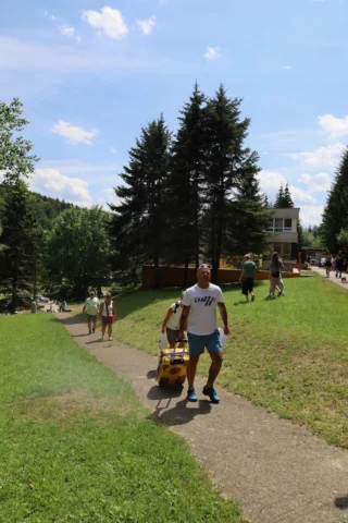 deti v letnom tábore Fantázia – 2. fantastický turnus 2026, 1. deň, Príchod – fotka 33 z 118