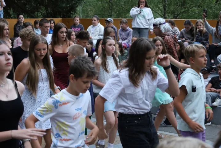 deti v letnom tábore Fantázia – 2. fantastický turnus 2026, 3. deň, Let's dance – fotka 73 z 103