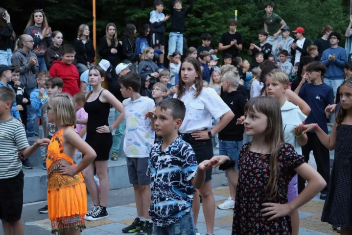 deti v letnom tábore Fantázia – 2. fantastický turnus 2026, 3. deň, Let's dance – fotka 81 z 103