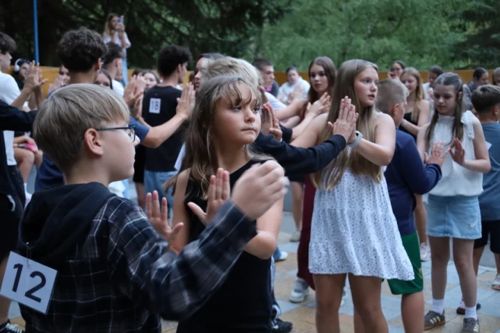 deti v letnom tábore Fantázia – 2. fantastický turnus 2026, 3. deň, Let's dance – fotka 76 z 103