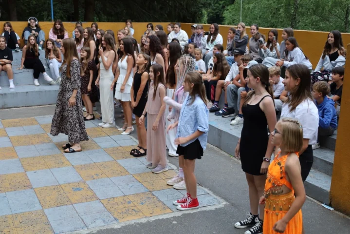 deti v letnom tábore Fantázia – 2. fantastický turnus 2026, 3. deň, Let's dance – fotka 11 z 103