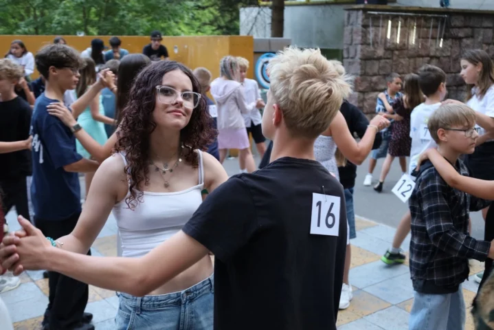 deti v letnom tábore Fantázia – 2. fantastický turnus 2026, 3. deň, Let's dance – fotka 41 z 103