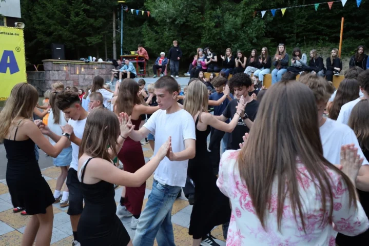 deti v letnom tábore Fantázia – 2. fantastický turnus 2026, 3. deň, Let's dance – fotka 49 z 103