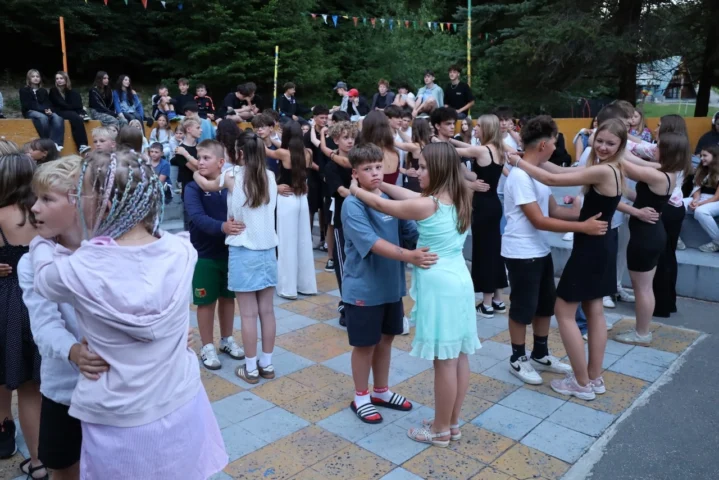 deti v letnom tábore Fantázia – 2. fantastický turnus 2026, 3. deň, Let's dance – fotka 83 z 103