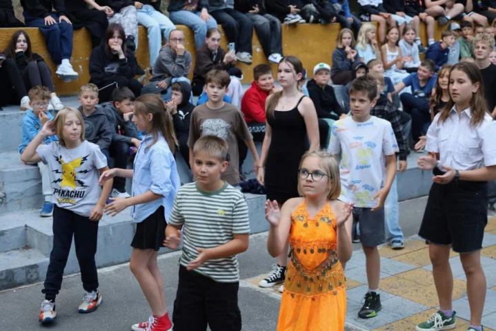 deti v letnom tábore Fantázia – 2. fantastický turnus 2026, 3. deň, Let's dance – fotka 16 z 103