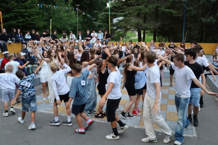 deti v letnom tábore Fantázia – 2. fantastický turnus 2026, 3. deň, Let's dance – fotka 17 z 103