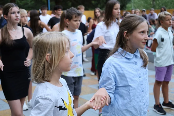 deti v letnom tábore Fantázia – 2. fantastický turnus 2026, 3. deň, Let's dance – fotka 33 z 103