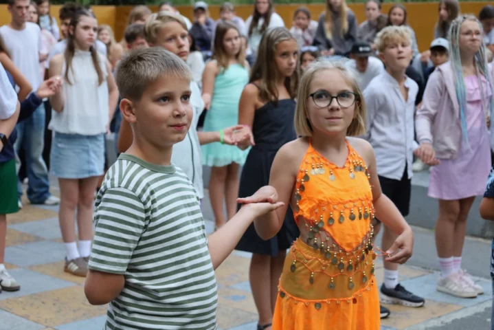 deti v letnom tábore Fantázia – 2. fantastický turnus 2026, 3. deň, Let's dance – fotka 32 z 103