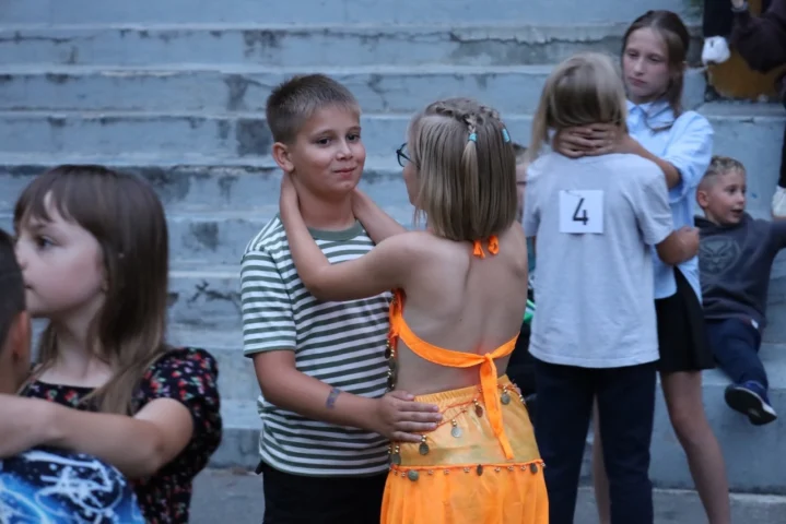 deti v letnom tábore Fantázia – 2. fantastický turnus 2026, 3. deň, Let's dance – fotka 86 z 103