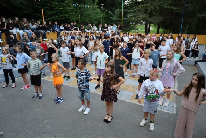 deti v letnom tábore Fantázia – 2. fantastický turnus 2026, 3. deň, Let's dance – fotka 18 z 103