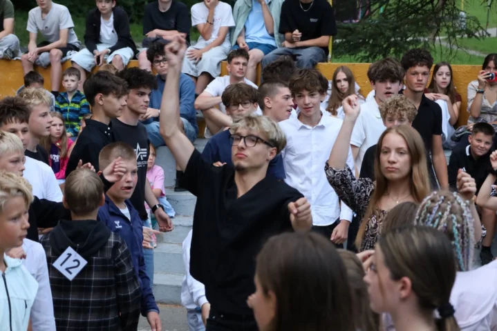 deti v letnom tábore Fantázia – 2. fantastický turnus 2026, 3. deň, Let's dance – fotka 14 z 103