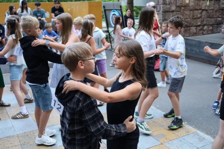deti v letnom tábore Fantázia – 2. fantastický turnus 2026, 3. deň, Let's dance – fotka 43 z 103