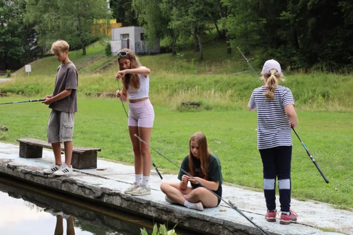 deti v letnom tábore Fantázia – 2. fantastický turnus 2026, 3. deň, Fantastické kluby popoludní – fotka 12 z 65
