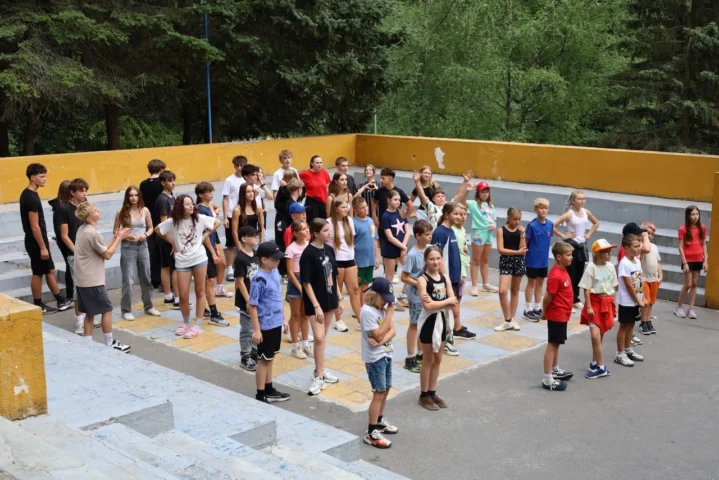 deti v letnom tábore Fantázia – 2. fantastický turnus 2026, 3. deň, Fantastické kluby popoludní – fotka 41 z 65