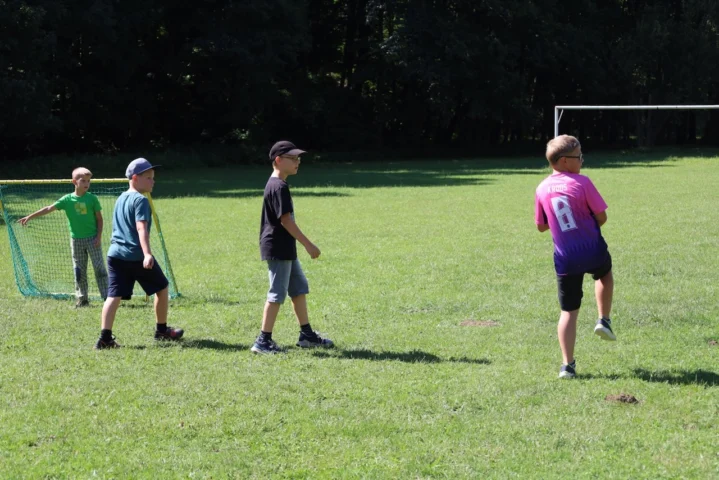 deti v letnom tábore Fantázia – 2. fantastický turnus 2026, 3. deň, Fantastické kluby dopoludnia – fotka 14 z 86