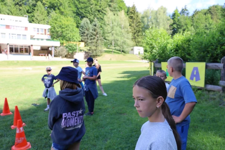 deti v letnom tábore Fantázia – 2. fantastický turnus 2026, 3. deň, Fantastické kluby dopoludnia – fotka 7 z 86