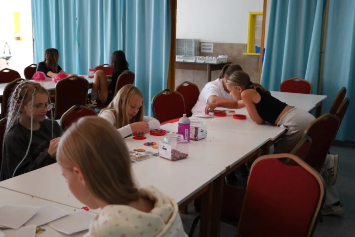deti v letnom tábore Fantázia – 2. fantastický turnus 2026, 3. deň, Fantastické kluby dopoludnia – fotka 66 z 86
