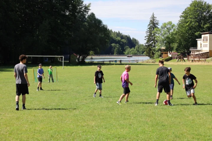 deti v letnom tábore Fantázia – 2. fantastický turnus 2026, 3. deň, Fantastické kluby dopoludnia – fotka 13 z 86