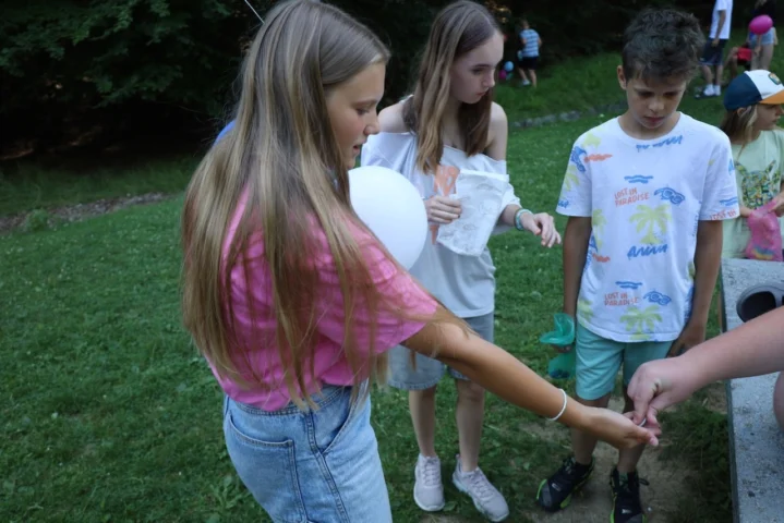 deti v letnom tábore Fantázia – 2. fantastický turnus 2026, 9. deň, Fantastický jarmok – fotka 122 z 160