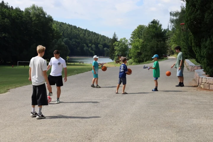 deti v letnom tábore Fantázia – 2. fantastický turnus 2026, 9. deň, Fantastické kluby dopoludnia – fotka 4 z 88