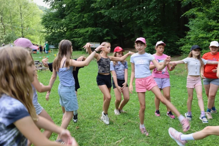 deti v letnom tábore Fantázia – 2. fantastický turnus 2026, 8. deň, Začarovaná krajina – fotka 13 z 111