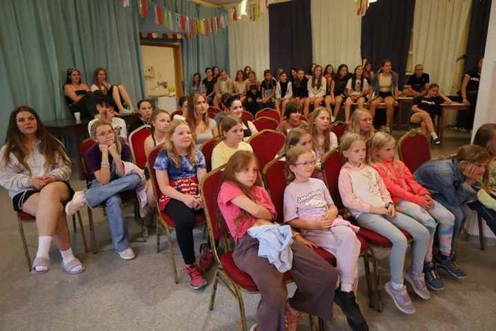 deti v letnom tábore Fantázia – 2. fantastický turnus 2026, 8. deň, Chlapec a dievča Fantázie – fotka 41 z 123