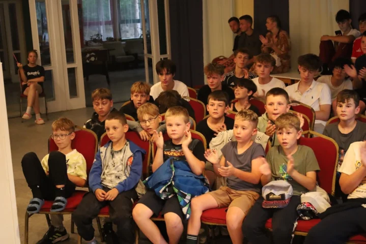 deti v letnom tábore Fantázia – 2. fantastický turnus 2026, 8. deň, Chlapec a dievča Fantázie – fotka 55 z 123