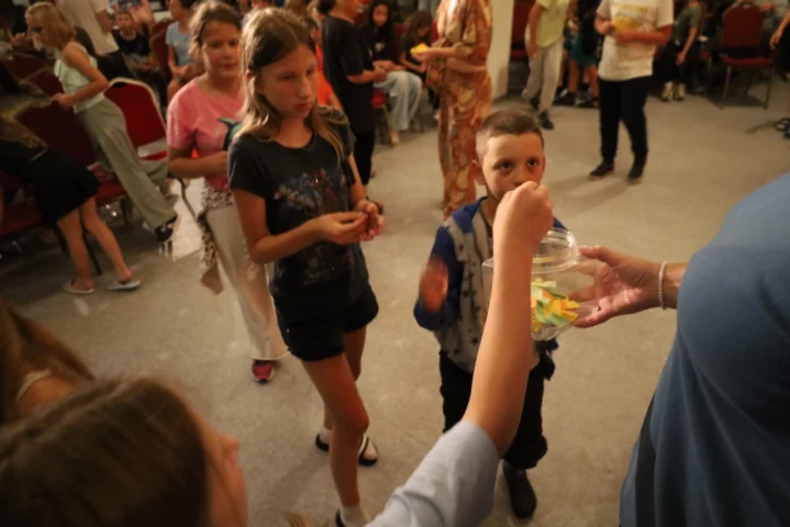 deti v letnom tábore Fantázia – 2. fantastický turnus 2026, 8. deň, Chlapec a dievča Fantázie – fotka 102 z 123
