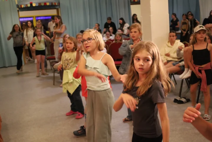 deti v letnom tábore Fantázia – 2. fantastický turnus 2026, 8. deň, Chlapec a dievča Fantázie – fotka 104 z 123